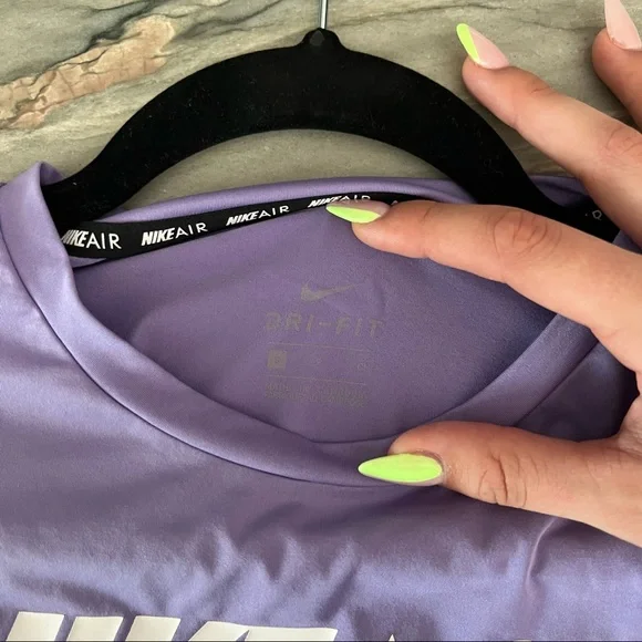 Nike purple cropped tank top - Picture 3 of 3